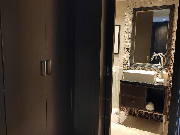 The Sandalwood Beijing Marriott Executive Apartments : photo 4 de la chambre large one-bedroom apartment + 116㎡ + private bedroom + private living room + open-plan kitchen + laundry room + complimentary high-speed internet