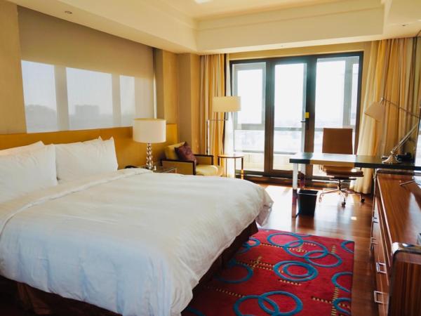 The Sandalwood Beijing Marriott Executive Apartments : photo 5 de la chambre large one-bedroom apartment + 116㎡ + private bedroom + private living room + open-plan kitchen + laundry room + complimentary high-speed internet