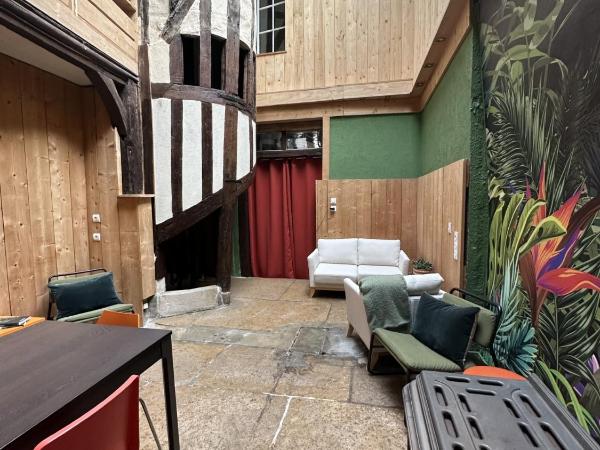 Chambre dans maison originale en centre ville : photo 1 de la chambre chambre double