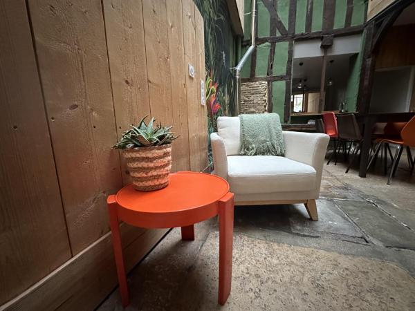 Chambre dans maison originale en centre ville : photo 7 de la chambre chambre double