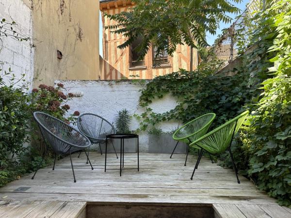 Chambre dans maison originale en centre ville : photo 9 de la chambre chambre double