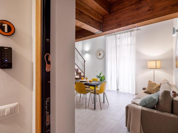 Open Sicily Homes - Near the Central Train Station : photo 2 de la chambre appartement avec balcon