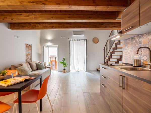 Open Sicily Homes - Near the Central Train Station : photo 2 de la chambre appartement avec balcon