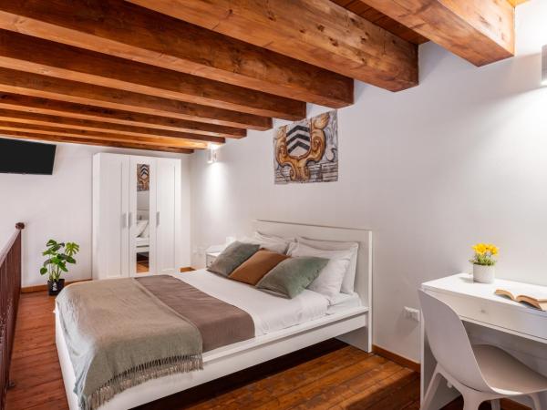 Open Sicily Homes - Near the Central Train Station : photo 7 de la chambre appartement avec balcon
