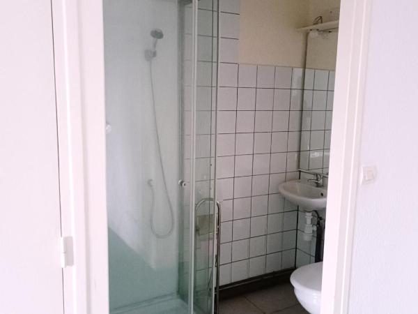 HOTEL LE FONTENOY : photo 2 de la chambre chambre double avec salle de bains privative