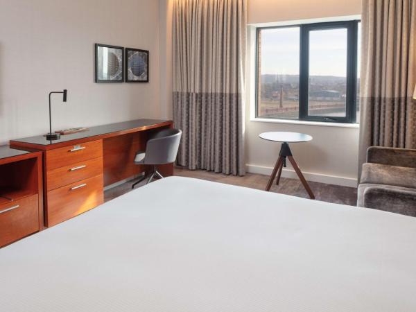 Hilton Belfast : photo 6 de la chambre chambre familiale avec canapé-lit