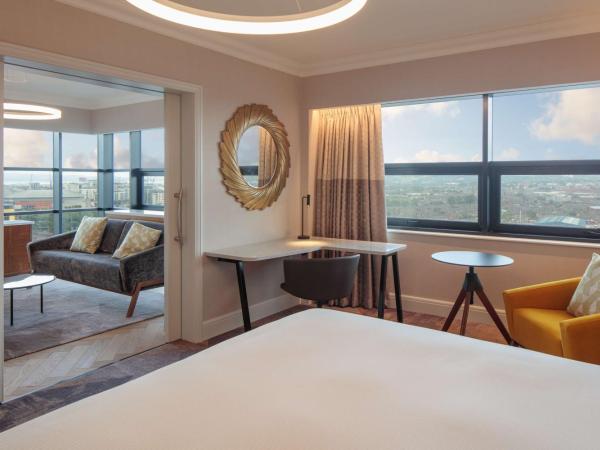 Hilton Belfast : photo 6 de la chambre suite exécutive lit king-size