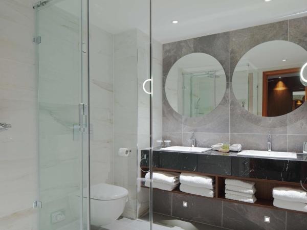 Hilton Belfast : photo 6 de la chambre junior king suite with executive lounge and view