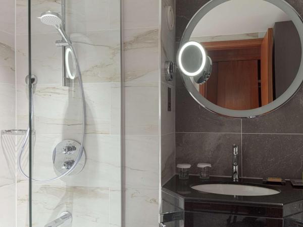 Hilton Belfast : photo 4 de la chambre chambre lit king-size