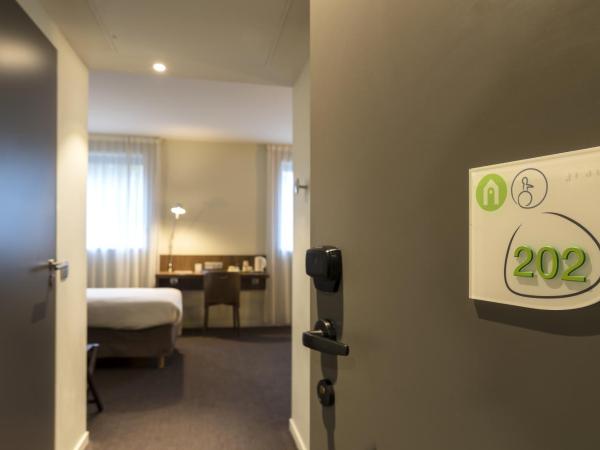 Campanile Le Mans Centre - Gare : photo 1 de la chambre chambre nouvelle génération avec 1 lit double et 1 lit simple