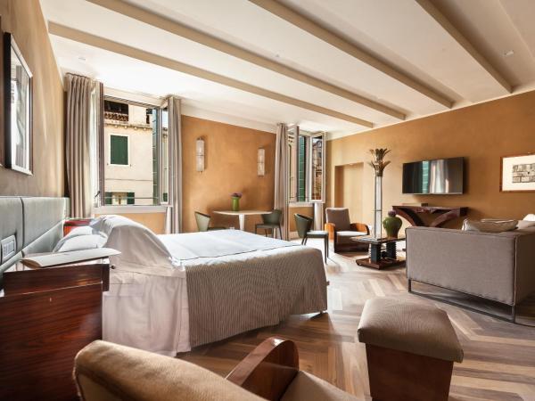 Liassidi Wellness Suites : photo 1 de la chambre suite lit queen-size avec bain turc - vue sur canal