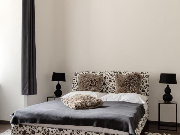 Old Town Square Residence by Emblem : photo 1 de la chambre studio lit queen-size de luxe 