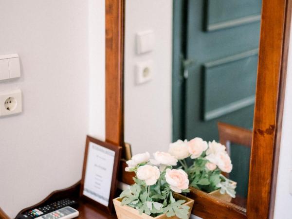 Ntouana hotel : photo 6 de la chambre chambre double - vue sur jardin