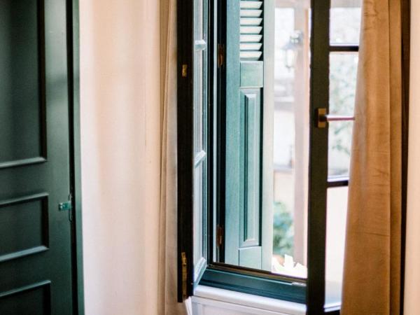 Ntouana hotel : photo 4 de la chambre chambre double - vue sur jardin