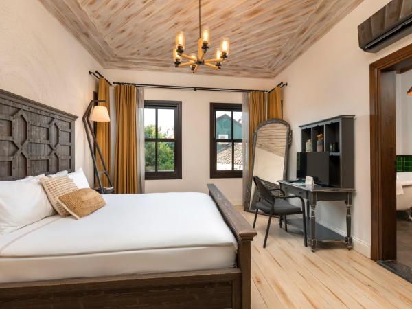 Casa Sur Antalya : photo 10 de la chambre romantic room with bathtub