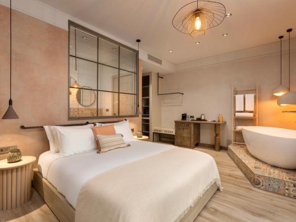 Casa Sur Antalya : photo 2 de la chambre romantic room with bathtub