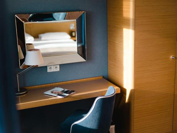 Hotel Marina Club Old Town View : photo 7 de la chambre chambre deluxe double ou lits jumeaux