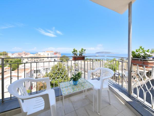 Hotel Noris : photo 1 de la chambre chambre triple avec balcon