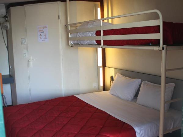 Hôtel Premiere Classe Pamiers : photo 2 de la chambre chambre triple avec 1 lit double et 1 lit simple