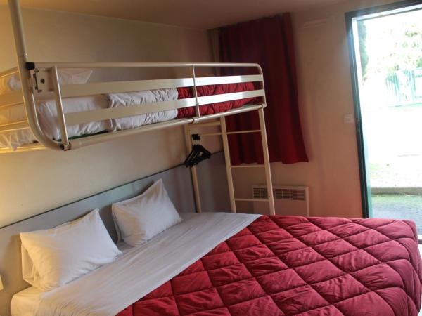 Hôtel Premiere Classe Pamiers : photo 3 de la chambre chambre triple avec 1 lit double et 1 lit simple