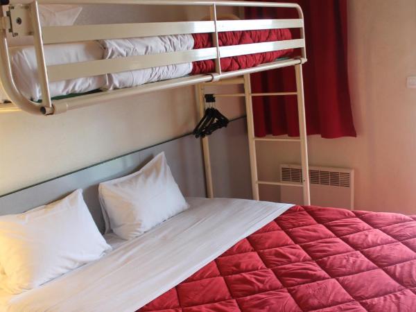 Hôtel Premiere Classe Pamiers : photo 4 de la chambre chambre triple avec 1 lit double et 1 lit simple
