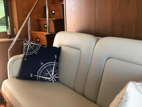 Luxury Afloat Yacht Paradise 3 bedrooms 3bath 5 beds with full Marina view : photo 5 de la chambre mobile home