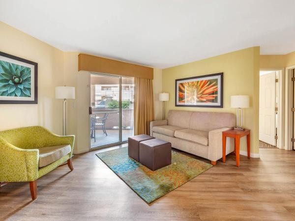 Hilton Vacation Club Desert Retreat Las Vegas : photo 8 de la chambre suite 2 chambres avec baignoire accessible aux personnes à mobilité réduite