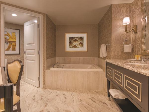 Paris Las Vegas Hotel & Casino : photo 4 de la chambre bordeaux calais suite king