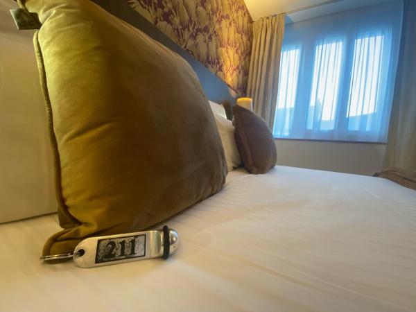 Cit'Hotel Hôtel de France et d'Europe : photo 4 de la chambre chambre double avec lit d'appoint