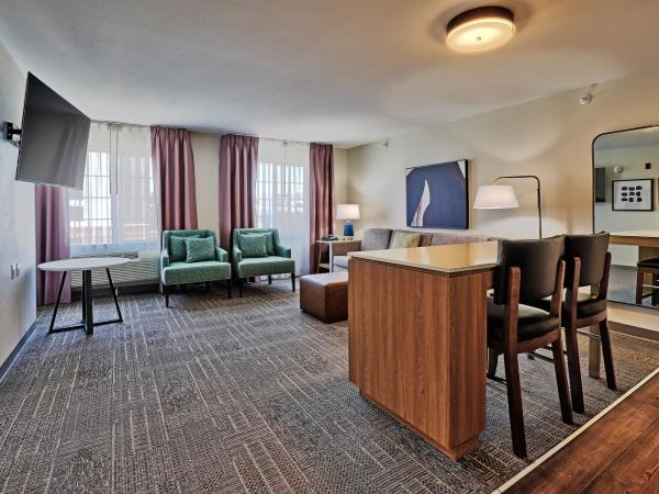 Staybridge Suites - Albuquerque Airport, an IHG Hotel : photo 1 de la chambre suite lit queen-size
