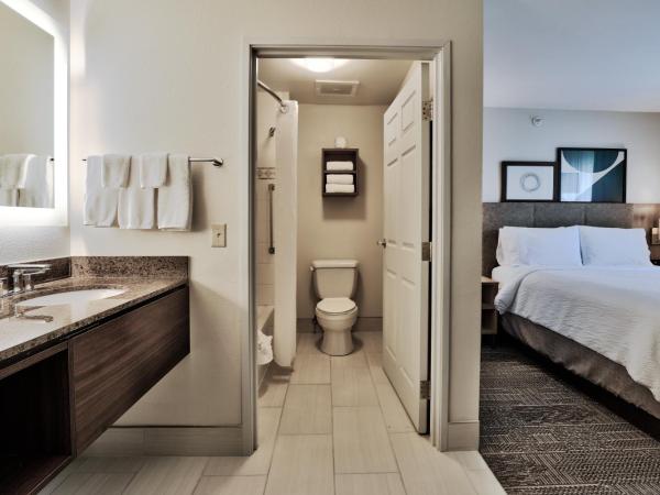 Staybridge Suites - Albuquerque Airport, an IHG Hotel : photo 2 de la chambre suite lit queen-size