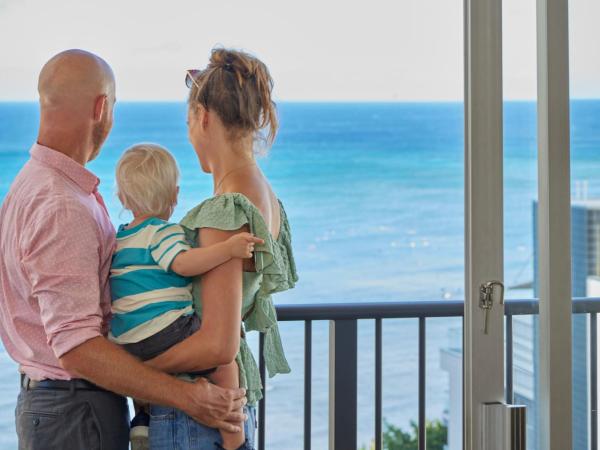 Waikiki Resort Hotel : photo 3 de la chambre chambre avec vue partielle sur l'océan