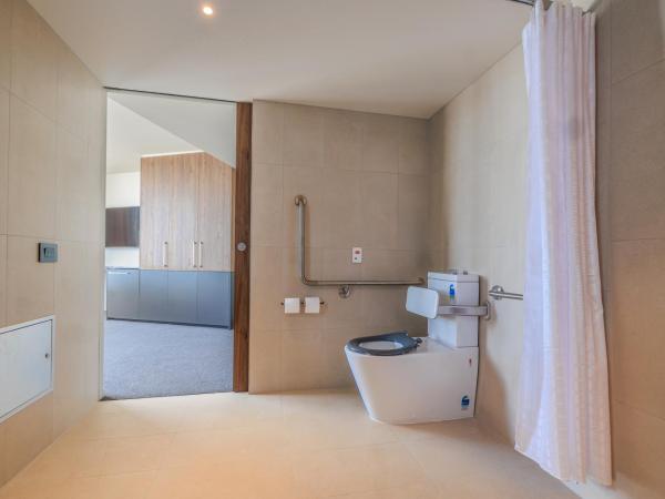 Wrest Point : photo 5 de la chambre chambre lit king-size - accessible aux personnes à mobilité réduite