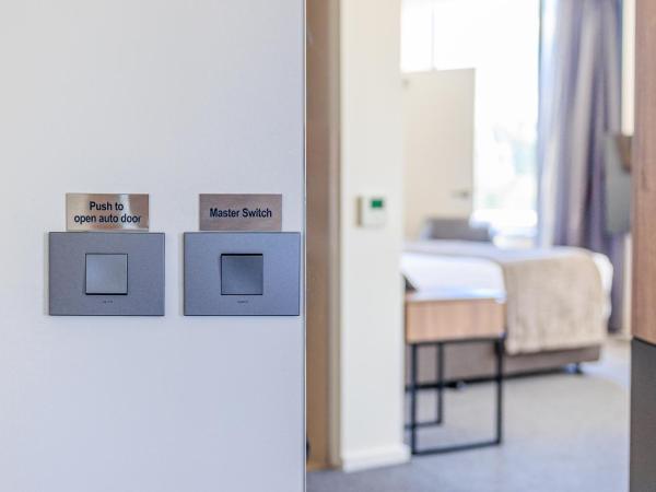 Wrest Point : photo 7 de la chambre chambre lit king-size - accessible aux personnes à mobilité réduite