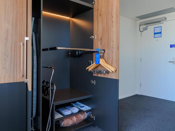 Wrest Point : photo 3 de la chambre chambre lit king-size - accessible aux personnes à mobilité réduite