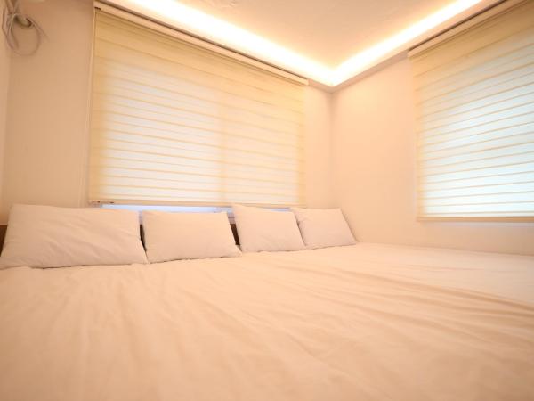 Huayuanhouse HQ in hongdae : photo 4 de la chambre chambre double avec salle de bains privative extérieure