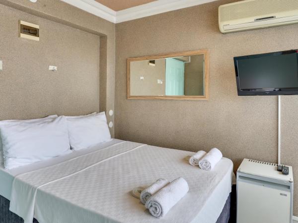 Hikmethan Otel : photo 3 de la chambre chambre triple avec balcon