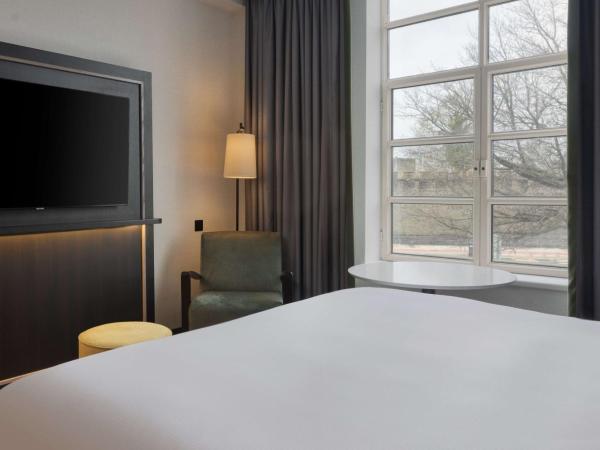 Hilton Cardiff : photo 6 de la chambre chambre lit king-size deluxe - vue sur chteau