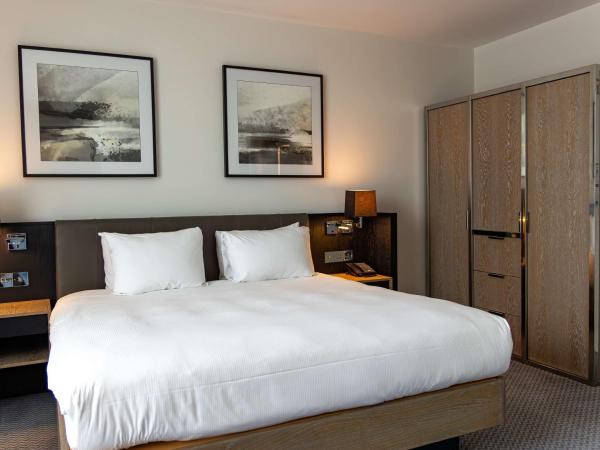 Hilton London Angel Islington : photo 3 de la chambre chambre lit king-size exéctive - accès au salon