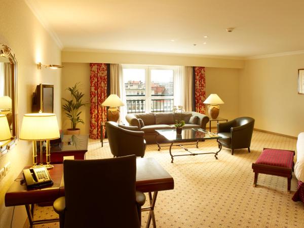 Hilton Antwerp Old Town : photo 2 de la chambre suite lit king-size ambassador
