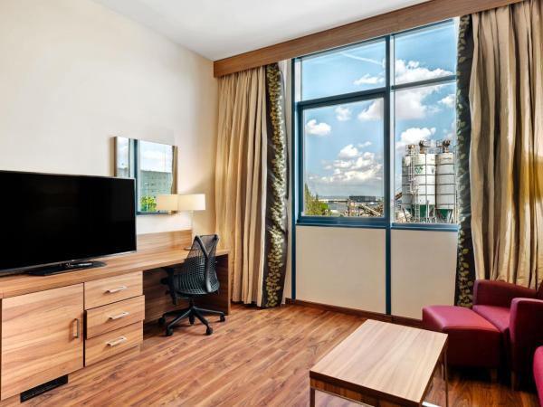 Hilton Garden Inn Sevilla : photo 4 de la chambre suite 1 chambre lit king-size