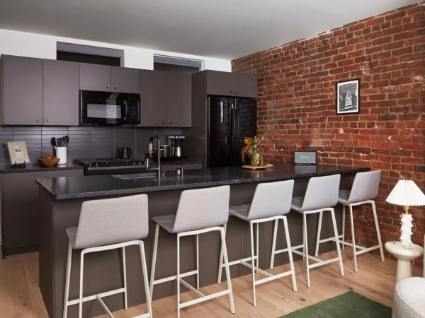 note by Mint House - Nashville Art District : photo 3 de la chambre two bedroom suite w/ queen bunks