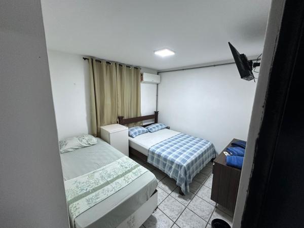 Dunas Hostel : photo 1 de la chambre chambre quadruple avec salle de bains privative