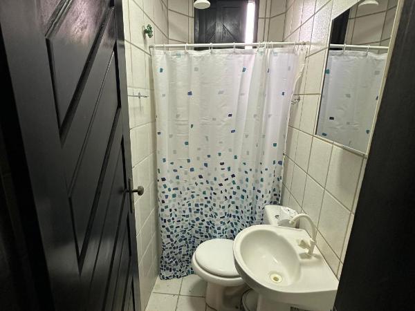 Dunas Hostel : photo 3 de la chambre chambre quadruple avec salle de bains privative