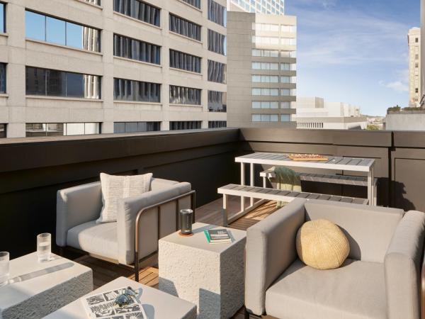 note by Mint House - Nashville Art District : photo 2 de la chambre four bedroom penthouse terrace suite w/ full murphy