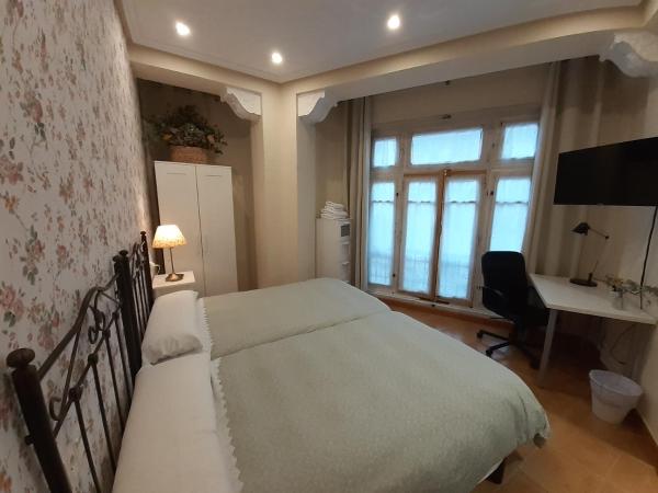 Uría 25 rooms : photo 7 de la chambre chambre lits jumeaux avec salle de bains privative