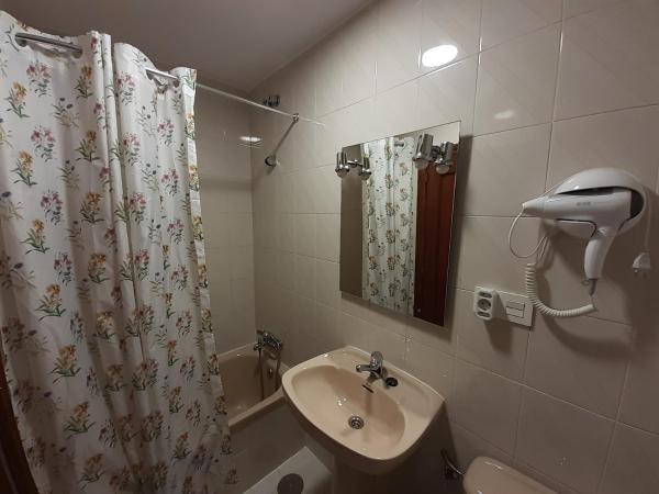 Uría 25 rooms : photo 6 de la chambre chambre lits jumeaux avec salle de bains privative