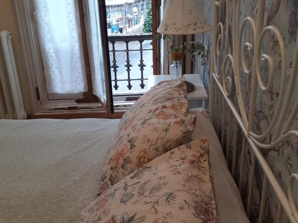 Uría 25 rooms : photo 10 de la chambre chambre double avec salle de bains privative