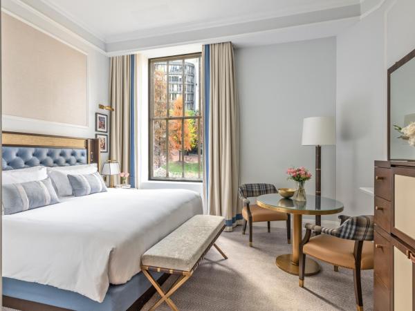 The Langham, Boston : photo 6 de la chambre hébergement lit king-size club - vue sur parc