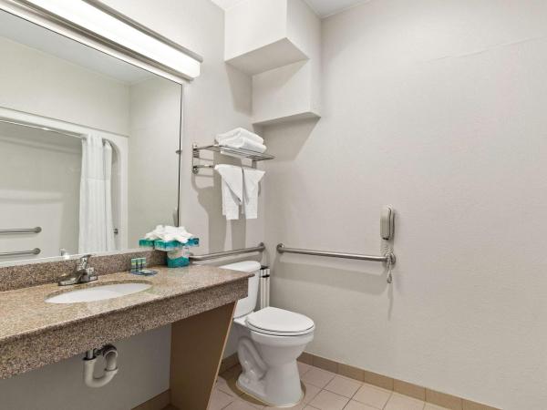 Best Western Galleria Inn & Suites : photo 4 de la chambre king room with bathtub - mobility accessible/non-smoking